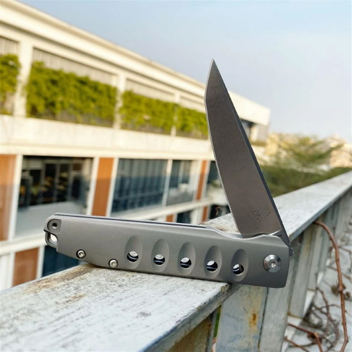 KI4550A1 Couteau Kizer Noble Acier S35VN Tanto Manche Titane Bearings - Livraison Gratuite 3 KI4550A1 Couteau Kizer Noble Acier S35VN Tanto Manche Titane Bearings - Livraison Gratuite